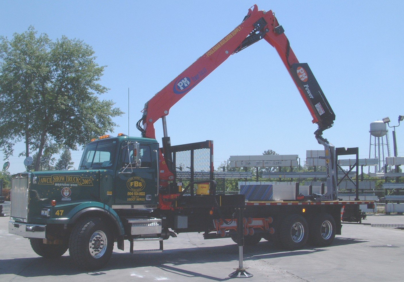 PM 530.23 drywall crane truck with the boom unfolded